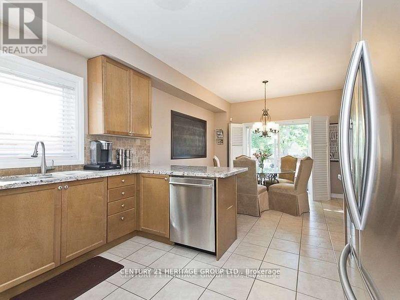 125 Timber Valley Avenue, Richmond Hill, Ontario  L4E 4Z8 - Photo 7 - N12643964