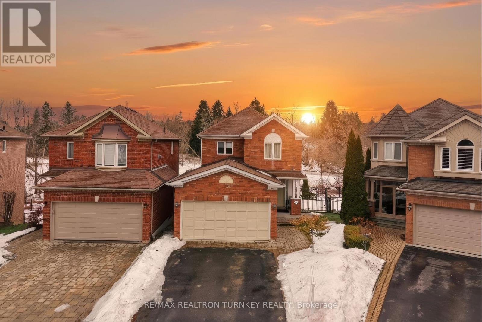 423 HEWITT CIRCLE, Newmarket, Ontario