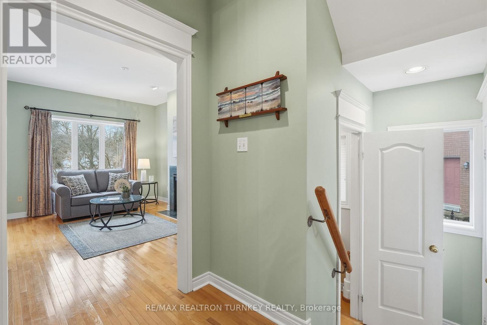 423 Hewitt Circle, Newmarket, Ontario  L3X 2L9 - Photo 10 - N12699984