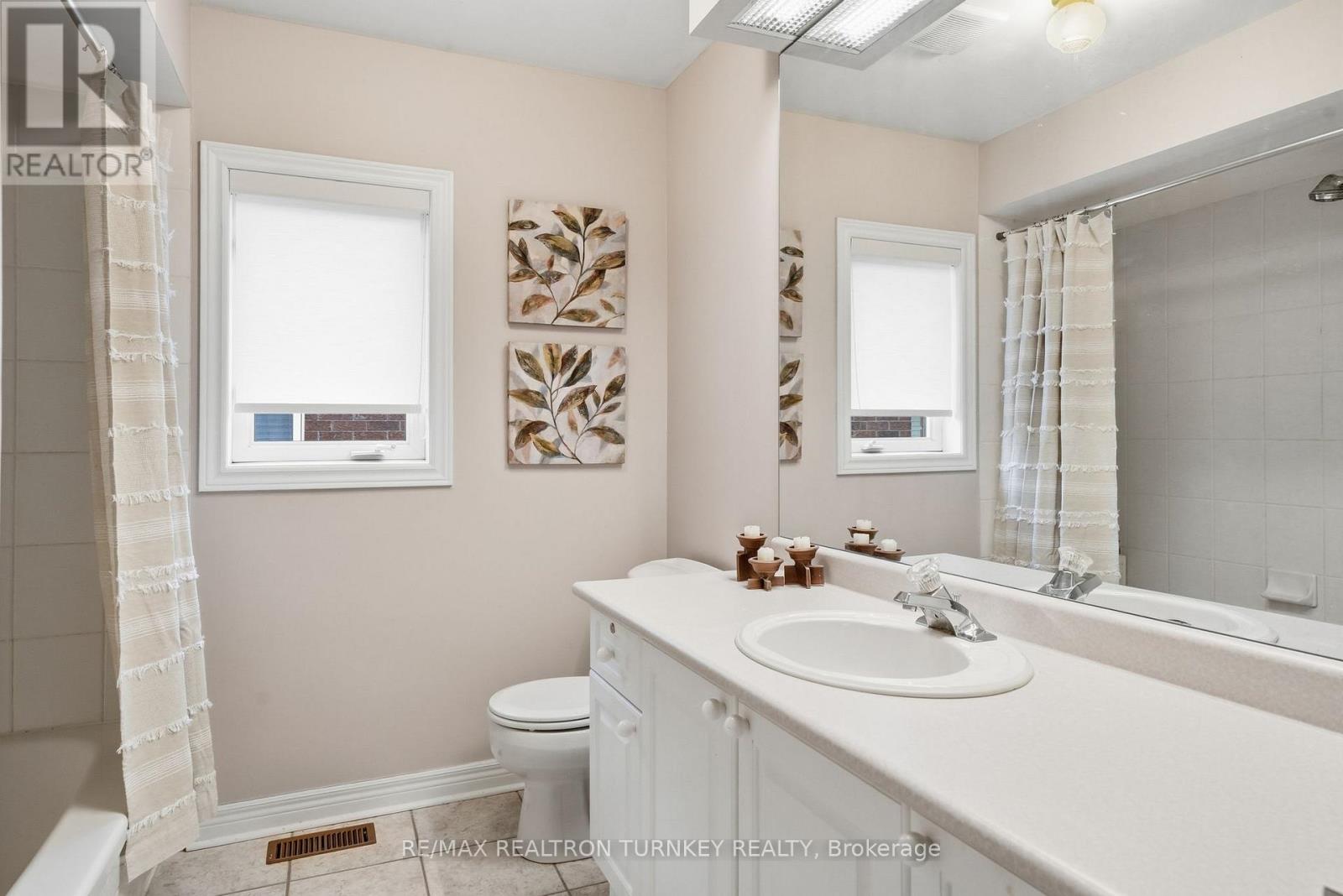 423 Hewitt Circle, Newmarket, Ontario  L3X 2L9 - Photo 20 - N12699984