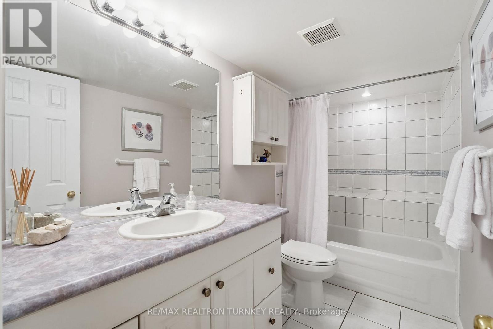 423 Hewitt Circle, Newmarket, Ontario  L3X 2L9 - Photo 25 - N12699984