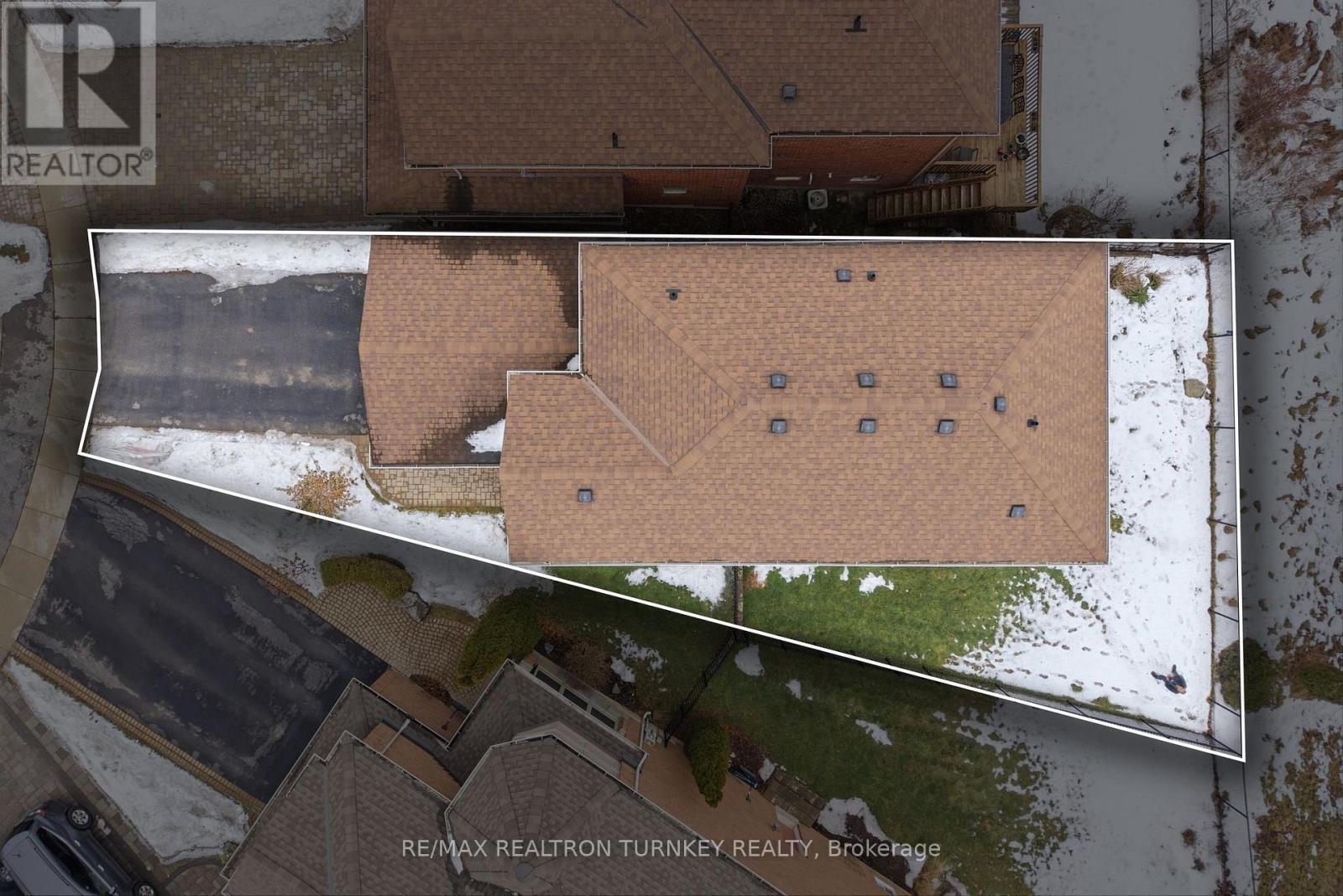 423 Hewitt Circle, Newmarket, Ontario  L3X 2L9 - Photo 3 - N12699984