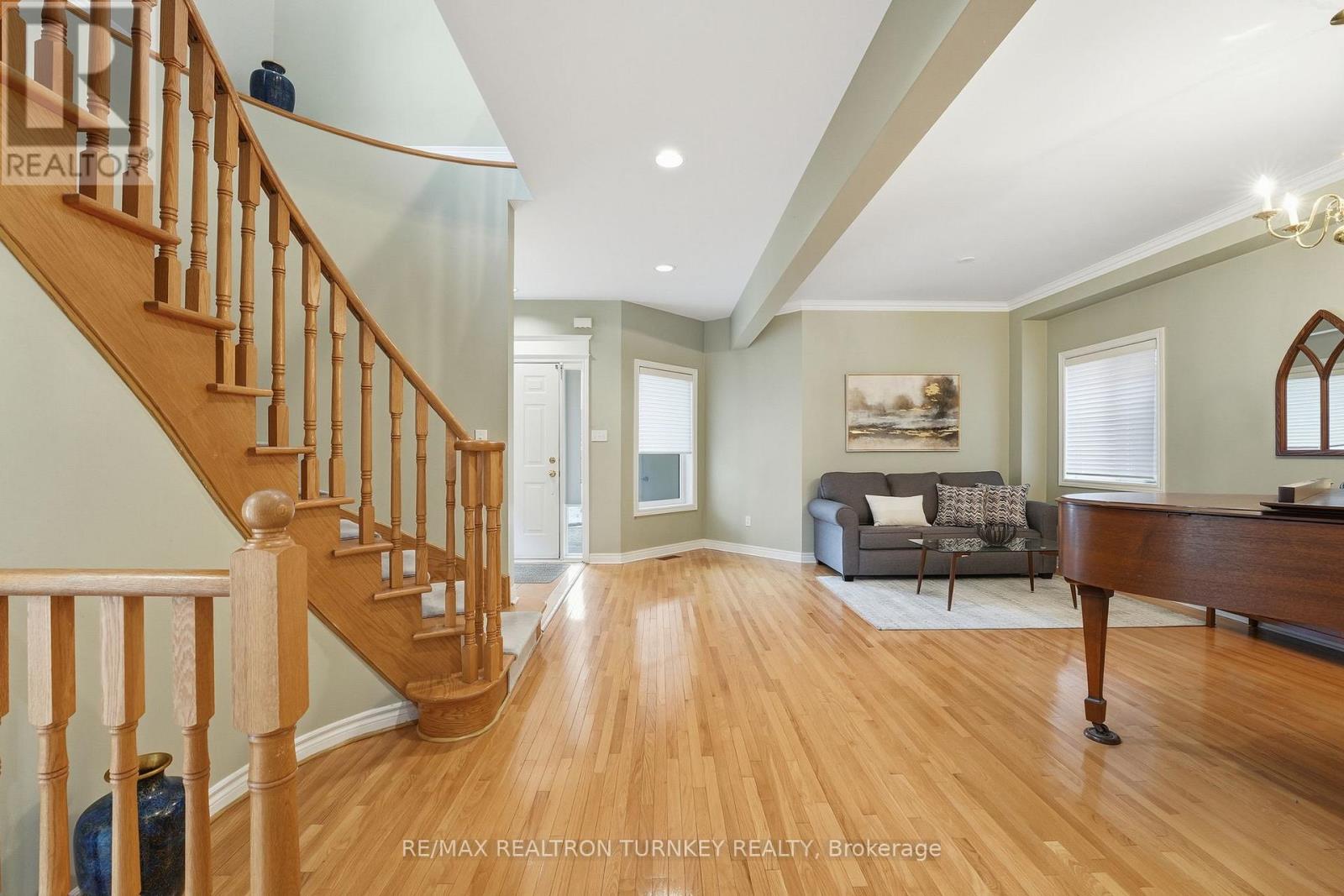 423 Hewitt Circle, Newmarket, Ontario  L3X 2L9 - Photo 6 - N12699984