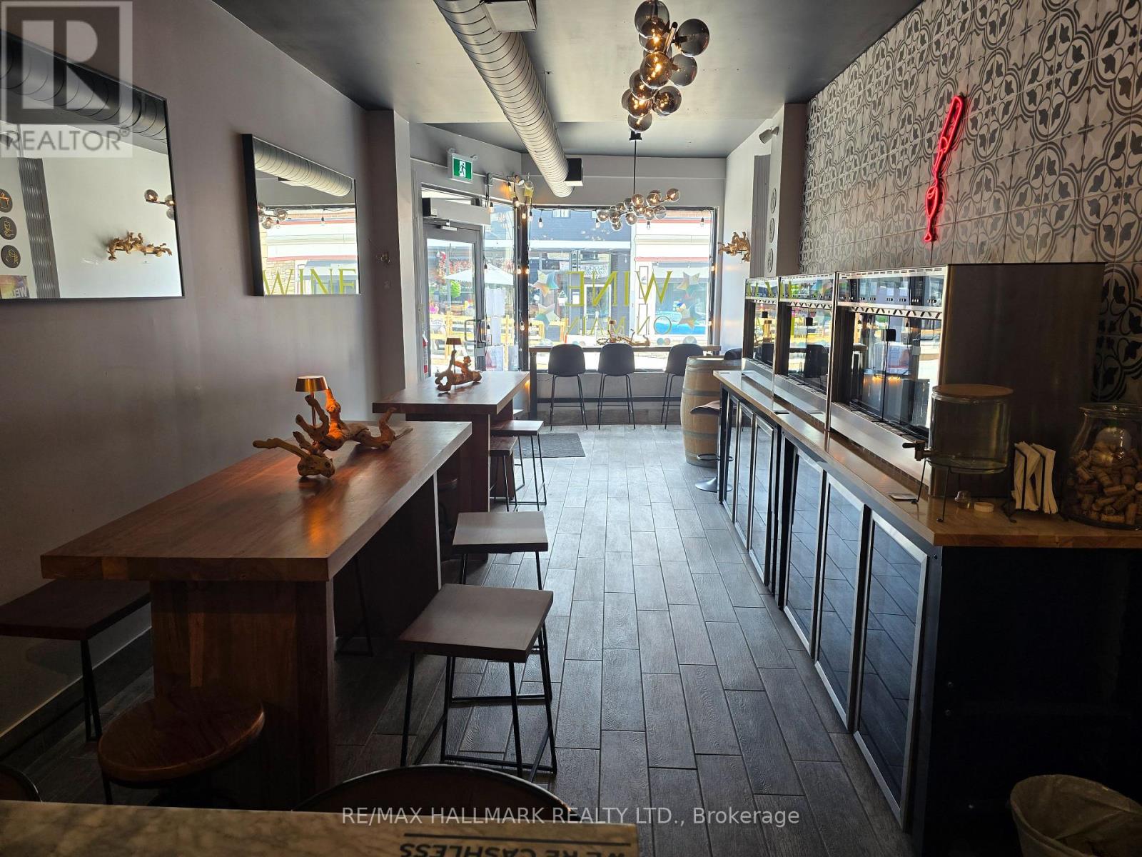 186 MAIN STREET S, Newmarket, Ontario