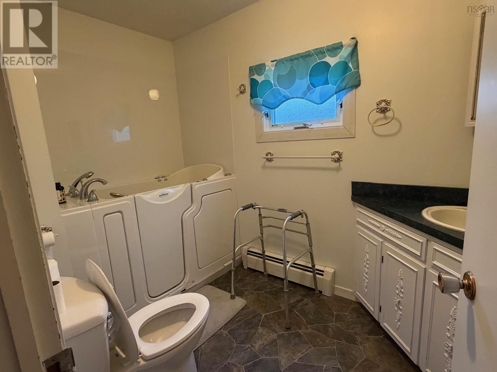 16364 Cabot Trail, La Prairie, Nova Scotia  B0L 1E0 - Photo 12 - 202528947