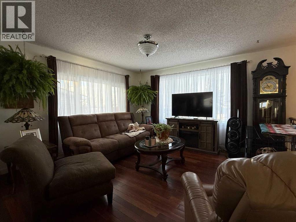 57 Hillside Crescent, Swan Hills, Alberta  T0G 2C0 - Photo 5 - A2279017