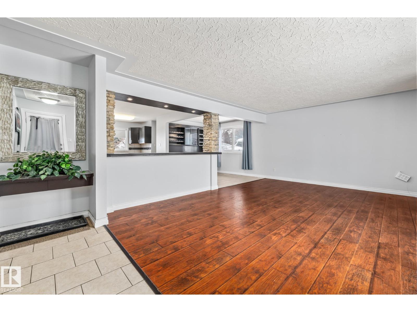 12903/12905 96 St Nw, Edmonton, Alberta  T5E 4B2 - Photo 3 - E4470162