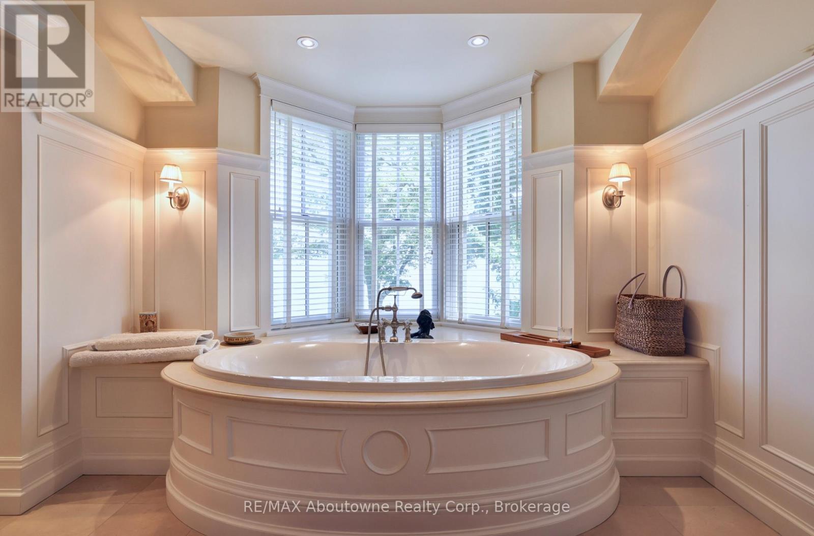 350 King Street, Oakville, Ontario  L6J 1C2 - Photo 29 - W12698652