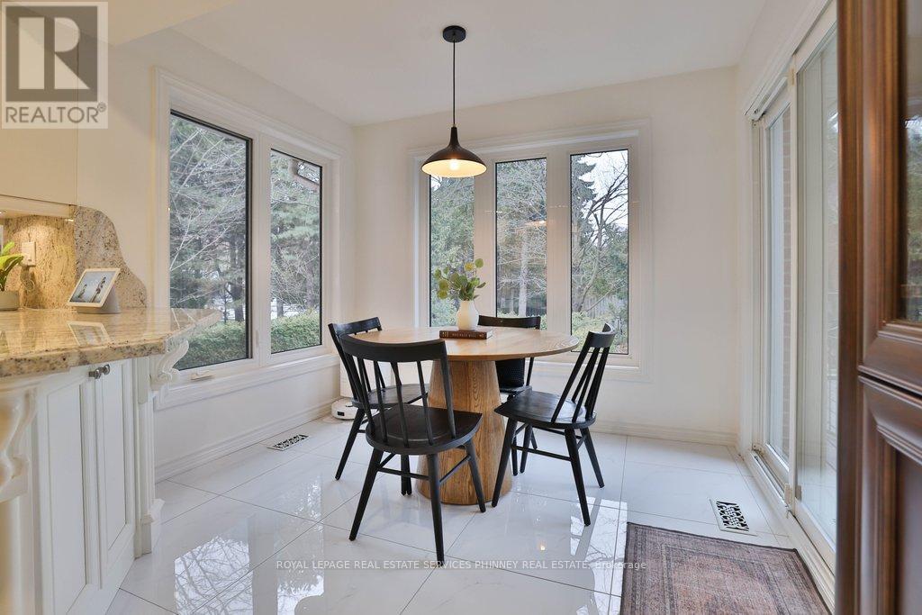 1863 Friar Tuck Court, Mississauga, Ontario  L5K 2L4 - Photo 11 - W12699938