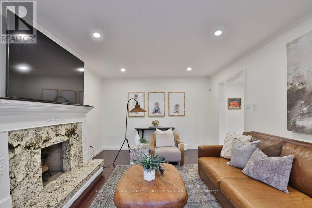 1863 Friar Tuck Court, Mississauga, Ontario  L5K 2L4 - Photo 13 - W12699938