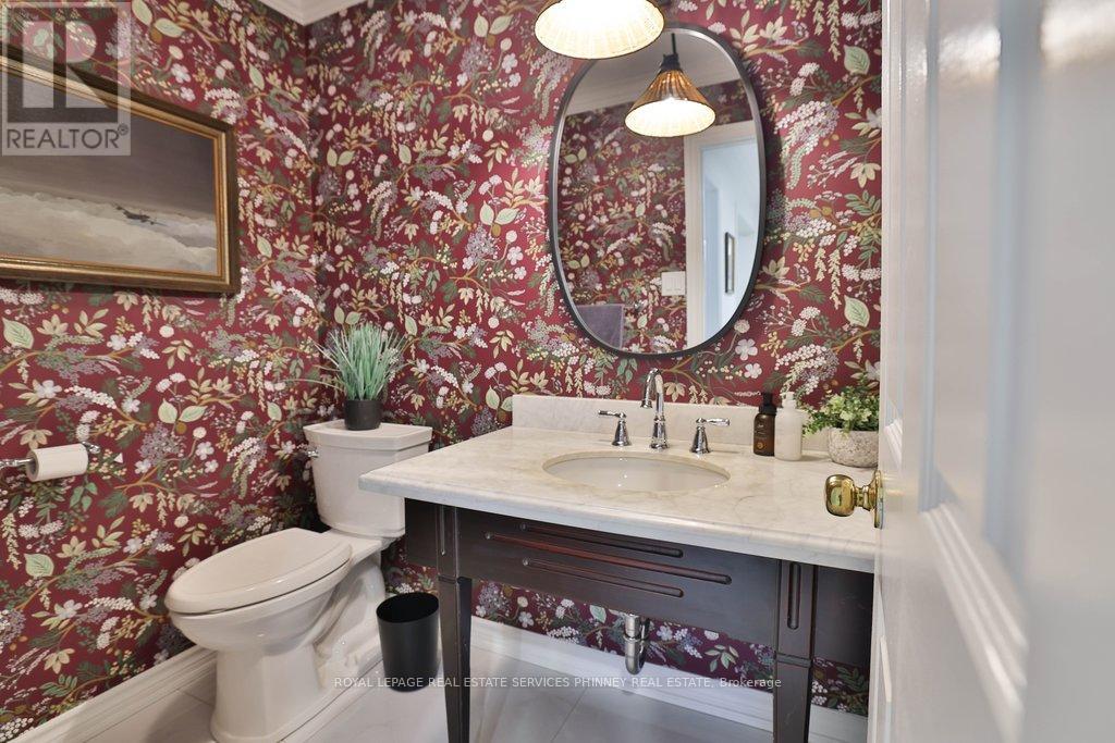 1863 Friar Tuck Court, Mississauga, Ontario  L5K 2L4 - Photo 14 - W12699938