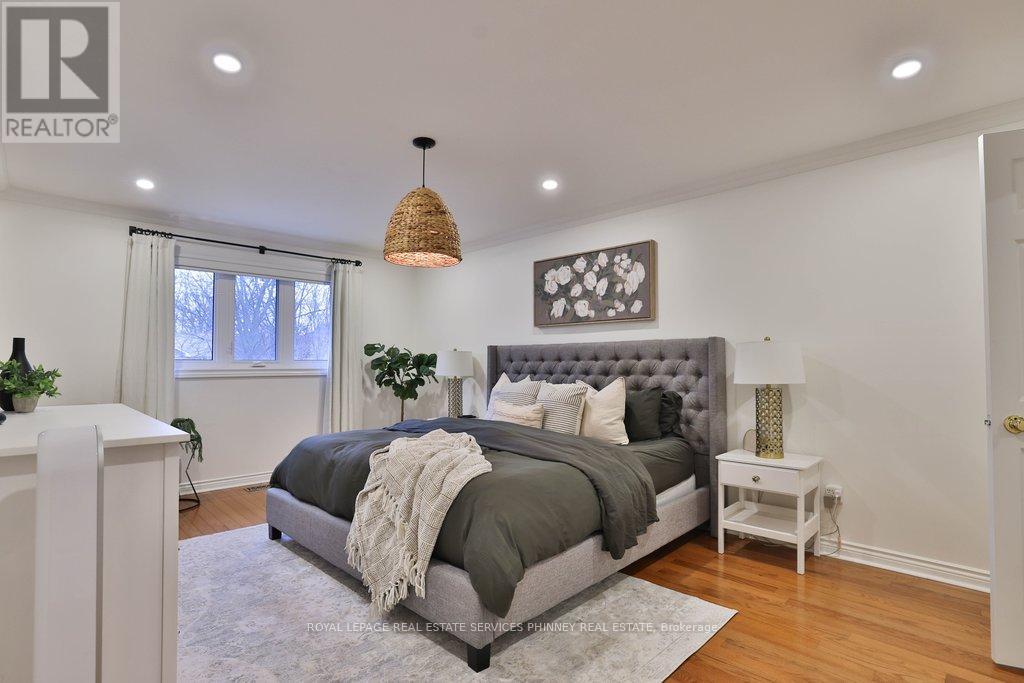 1863 Friar Tuck Court, Mississauga, Ontario  L5K 2L4 - Photo 15 - W12699938