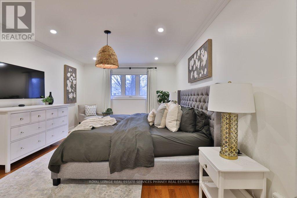 1863 Friar Tuck Court, Mississauga, Ontario  L5K 2L4 - Photo 16 - W12699938