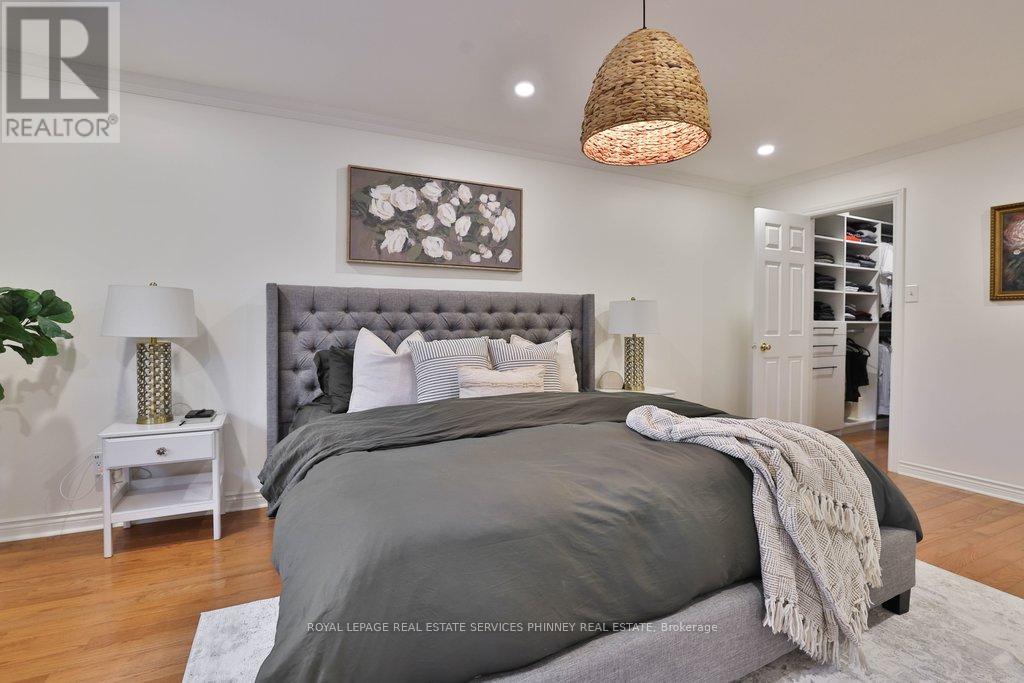 1863 Friar Tuck Court, Mississauga, Ontario  L5K 2L4 - Photo 17 - W12699938