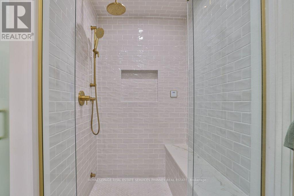 1863 Friar Tuck Court, Mississauga, Ontario  L5K 2L4 - Photo 19 - W12699938