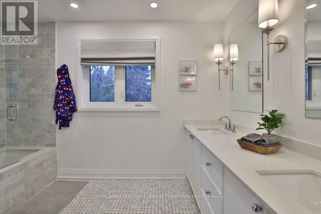 1863 Friar Tuck Court, Mississauga, Ontario  L5K 2L4 - Photo 23 - W12699938