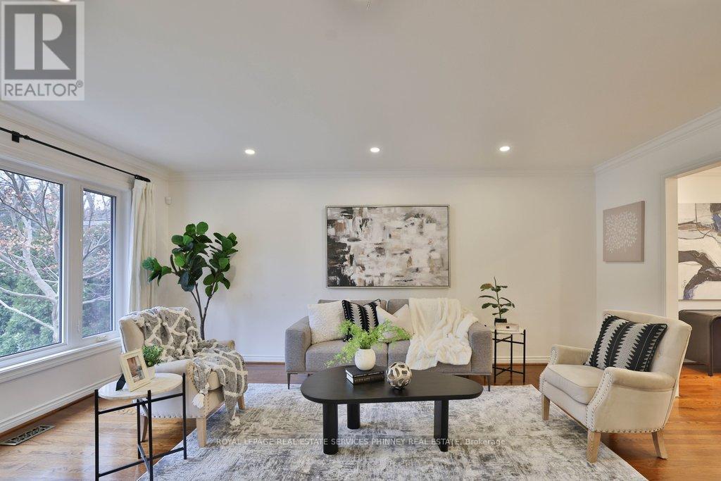 1863 Friar Tuck Court, Mississauga, Ontario  L5K 2L4 - Photo 4 - W12699938