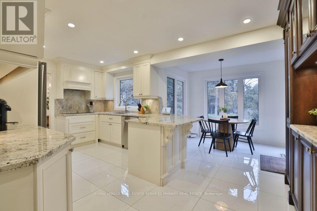 1863 Friar Tuck Court, Mississauga, Ontario  L5K 2L4 - Photo 8 - W12699938