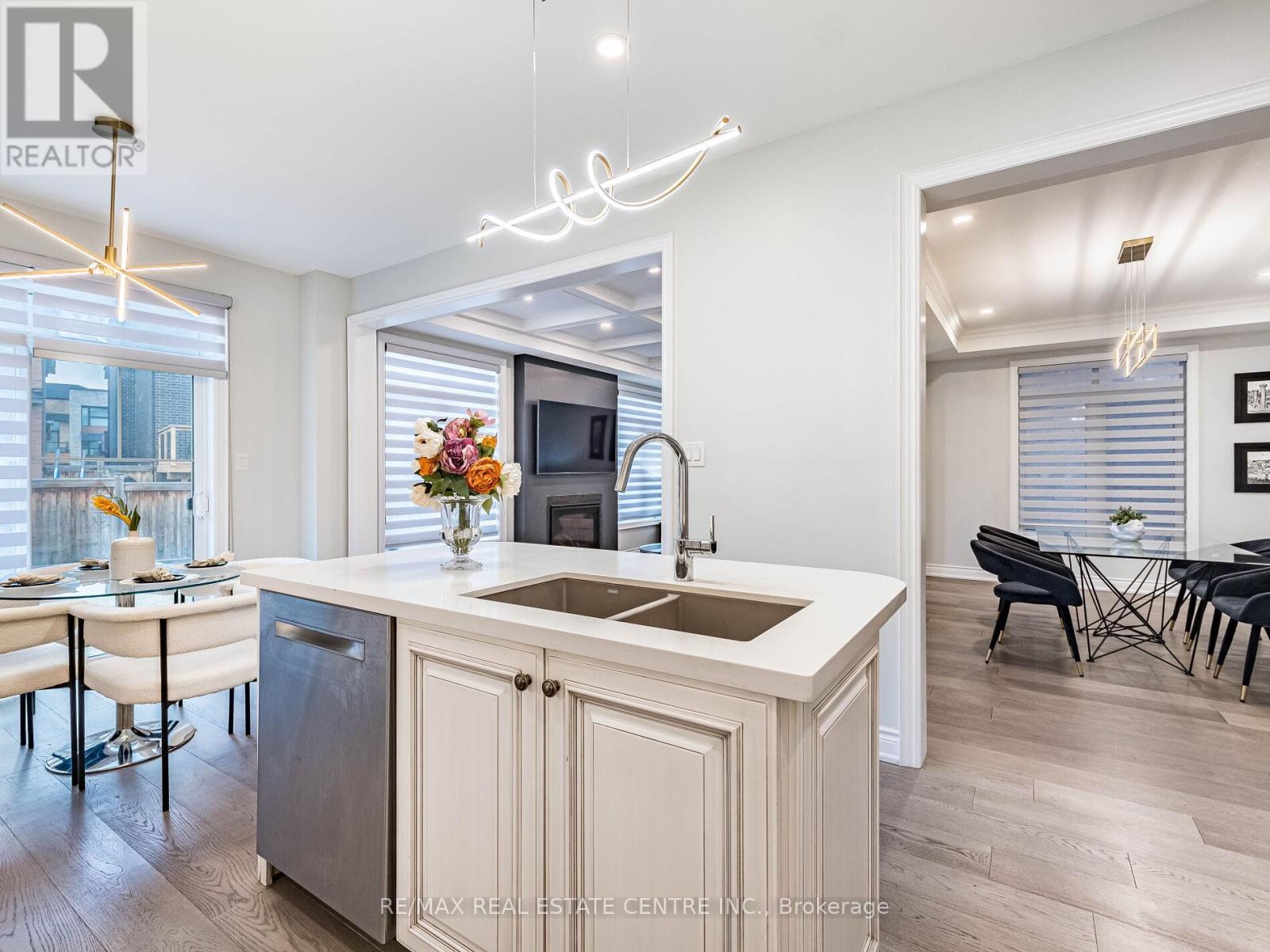 3253 Mintwood Circle, Oakville, Ontario  L6H 7C3 - Photo 14 - W12699948