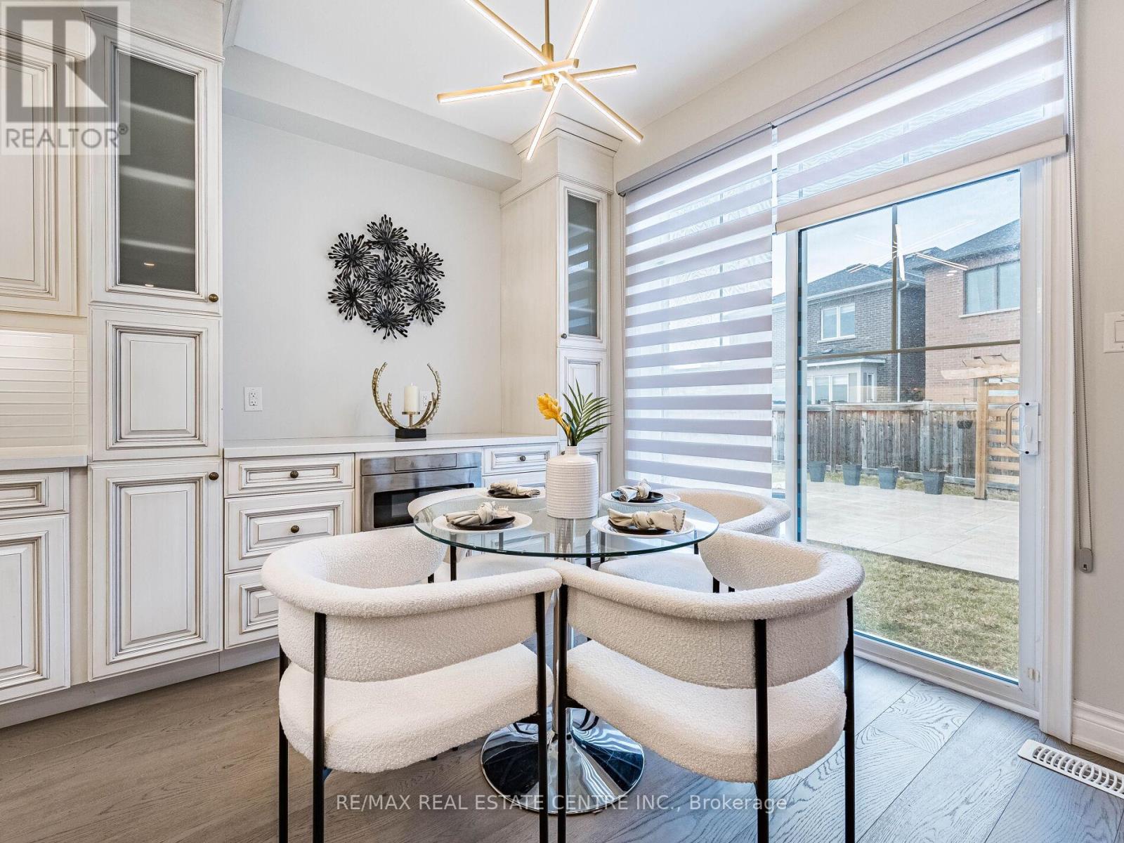 3253 Mintwood Circle, Oakville, Ontario  L6H 7C3 - Photo 16 - W12699948