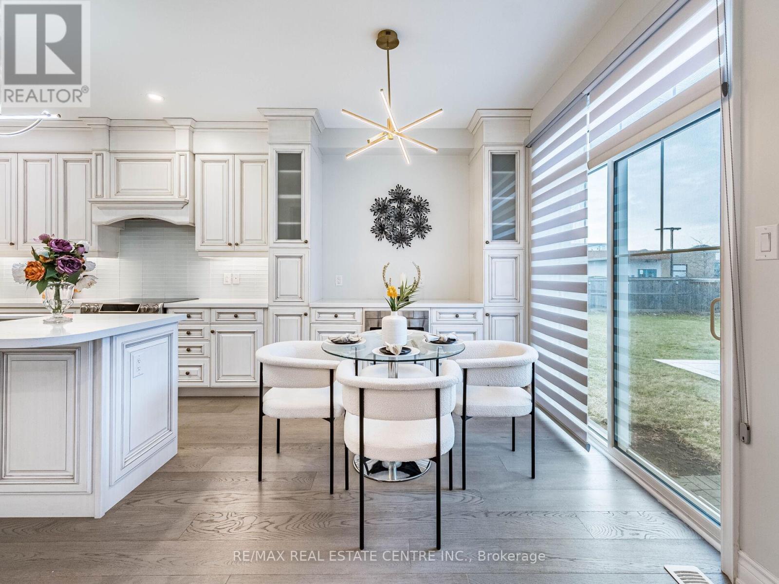 3253 Mintwood Circle, Oakville, Ontario  L6H 7C3 - Photo 17 - W12699948