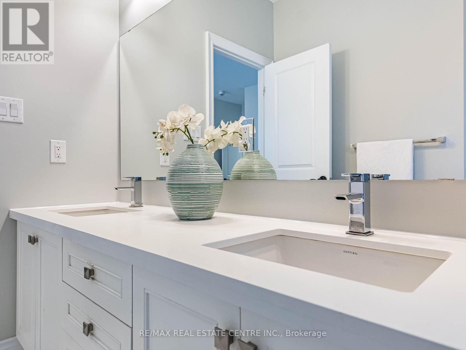 3253 Mintwood Circle, Oakville, Ontario  L6H 7C3 - Photo 34 - W12699948