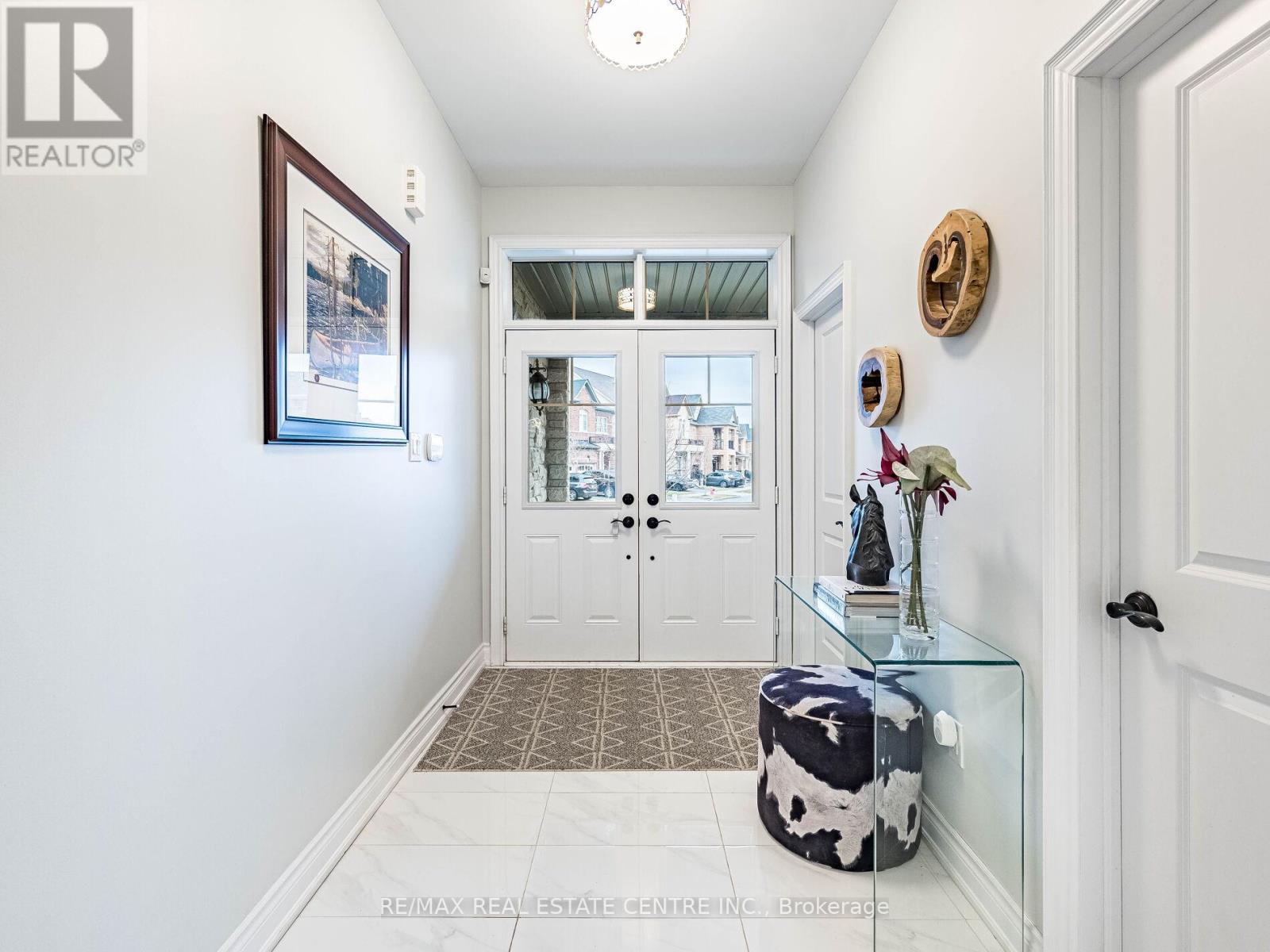 3253 Mintwood Circle, Oakville, Ontario  L6H 7C3 - Photo 4 - W12699948