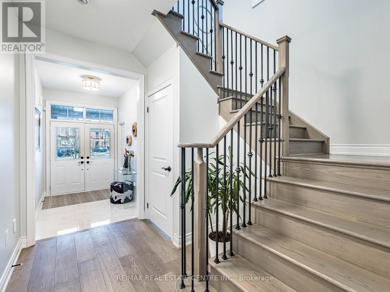 3253 Mintwood Circle, Oakville, Ontario  L6H 7C3 - Photo 9 - W12699948