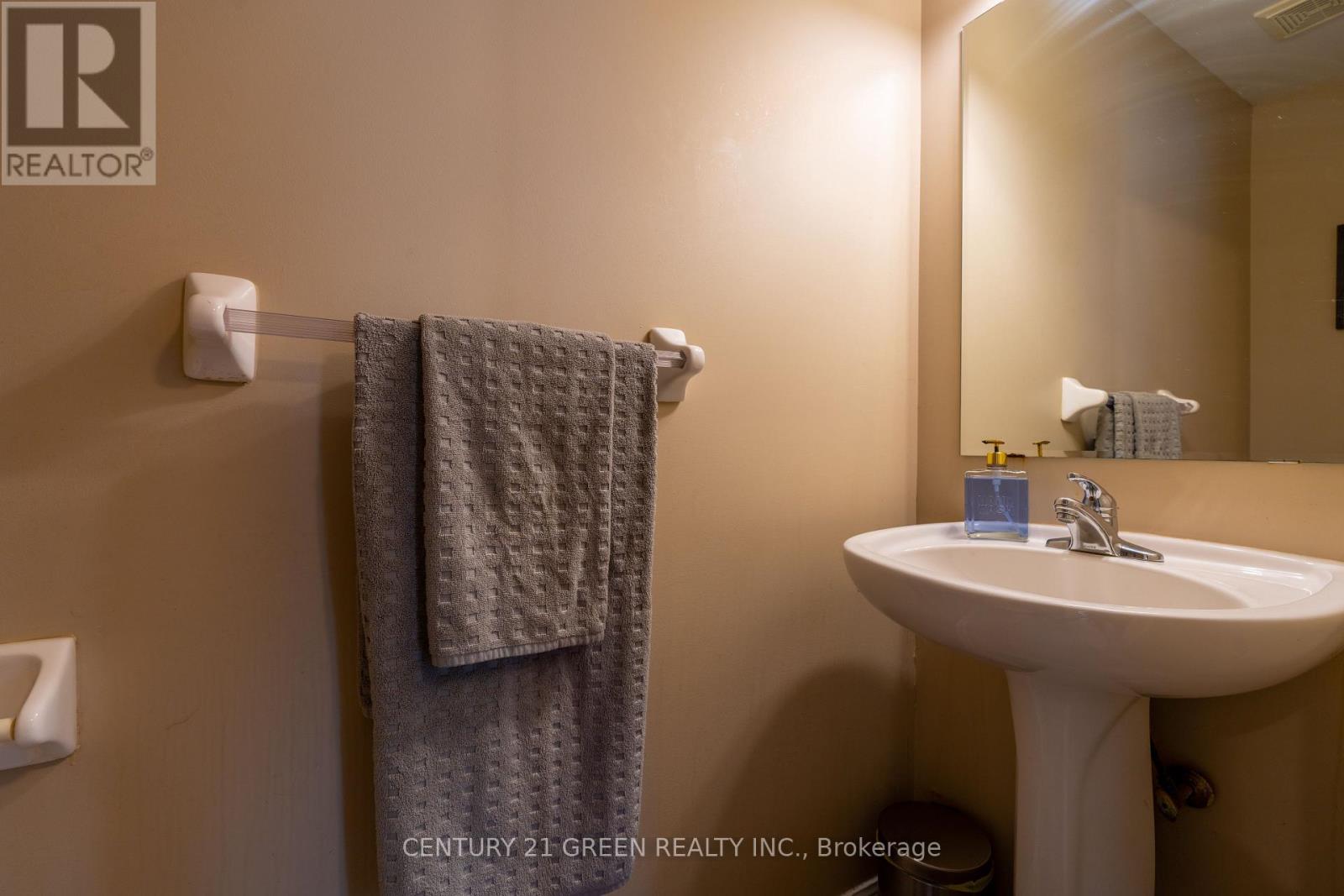 936 Hepburn Road, Milton, Ontario  L9T 0L6 - Photo 2 - W12700028