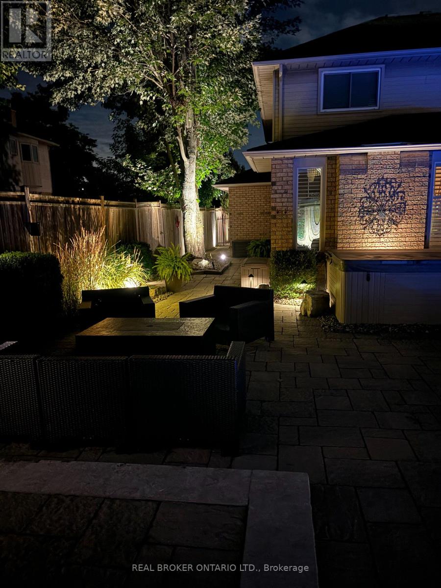 3182 Tania Crescent, Burlington, Ontario  L7M 3M7 - Photo 40 - W12700030