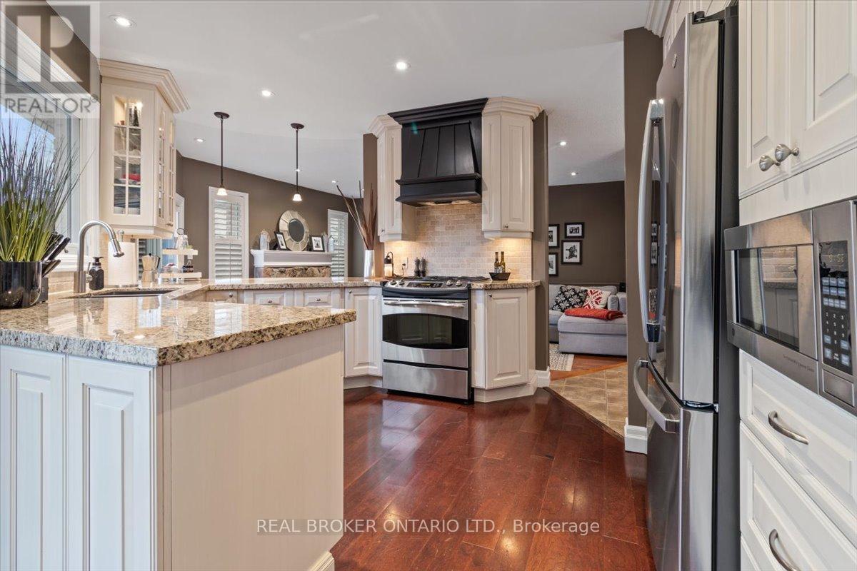 3182 Tania Crescent, Burlington, Ontario  L7M 3M7 - Photo 9 - W12700030