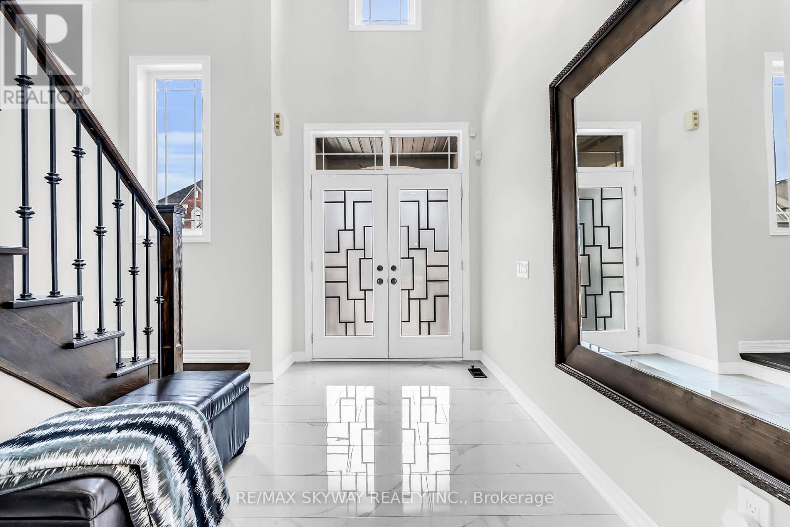 46 Ash Hill Avenue, Caledon, Ontario  L7C 4H8 - Photo 8 - W12700062