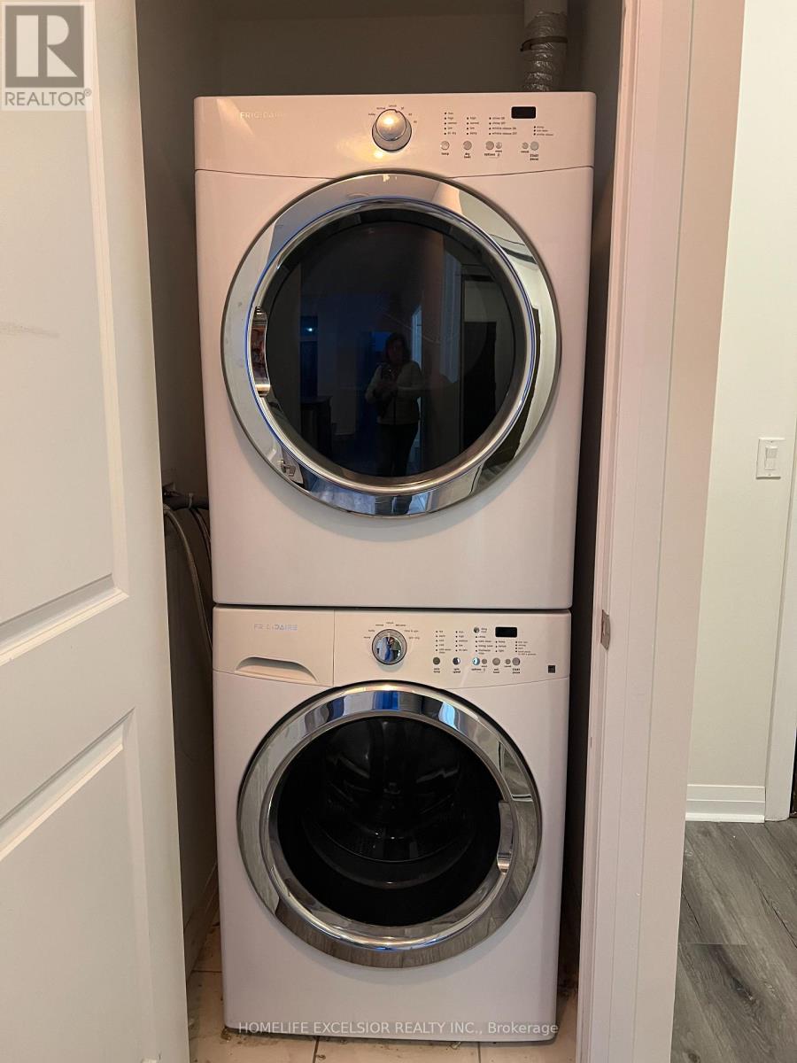 2409 - 75 Eglinton Avenue W, Mississauga, Ontario  L5R 1B2 - Photo 11 - W12700112