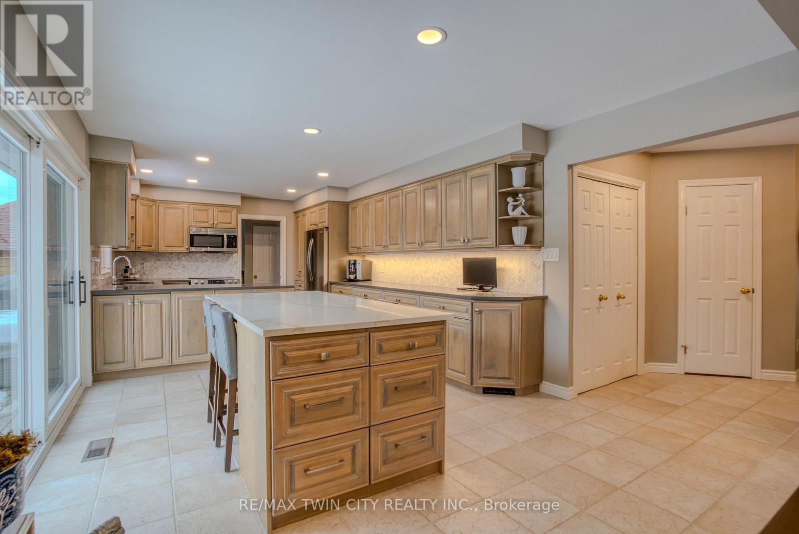 16 - 184 Roxton Drive, Waterloo, Ontario  N2T 1N8 - Photo 17 - X12699932