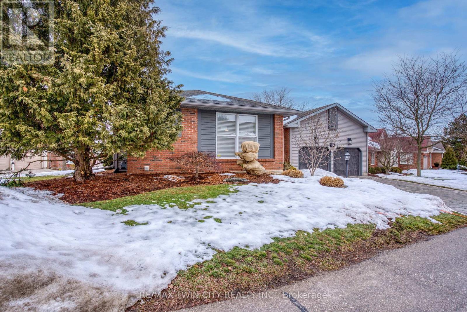 16 - 184 Roxton Drive, Waterloo, Ontario  N2T 1N8 - Photo 2 - X12699932