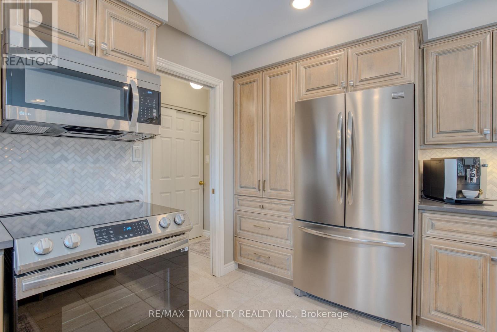 16 - 184 Roxton Drive, Waterloo, Ontario  N2T 1N8 - Photo 24 - X12699932