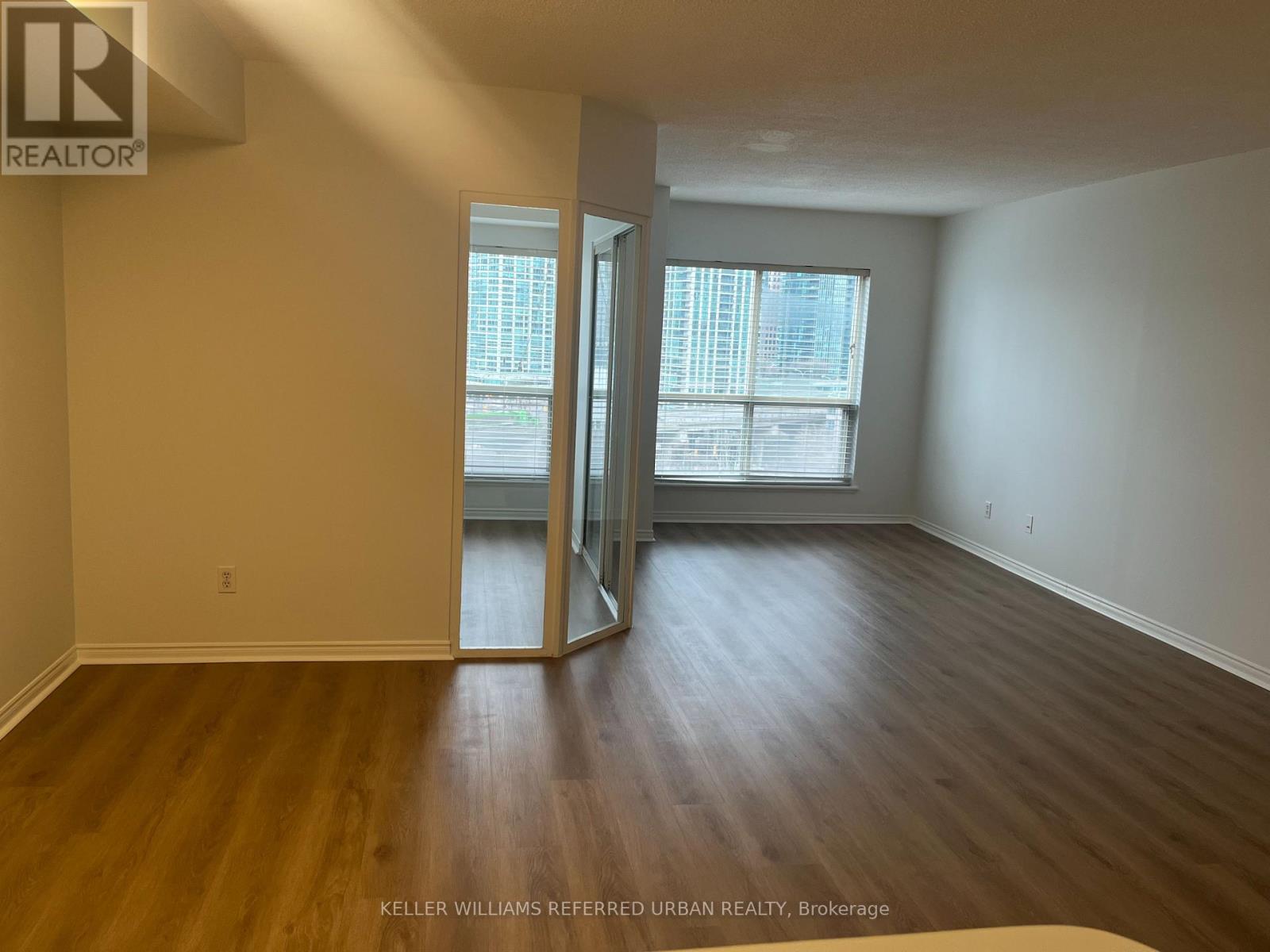 1001 - 25 The Esplanade, Toronto, Ontario  M5E 1W5 - Photo 5 - C12645838