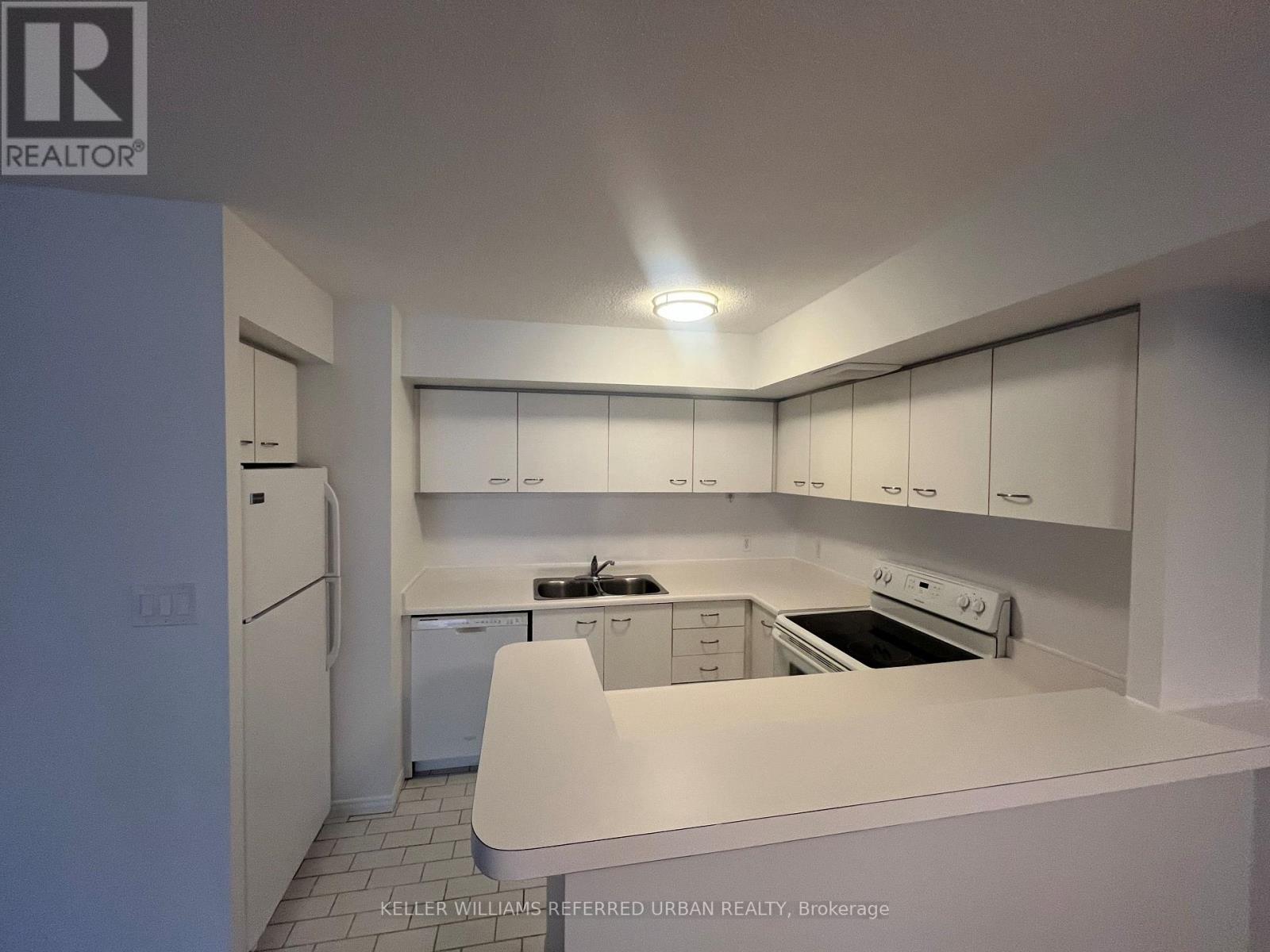 1001 - 25 The Esplanade, Toronto, Ontario  M5E 1W5 - Photo 4 - C12645838