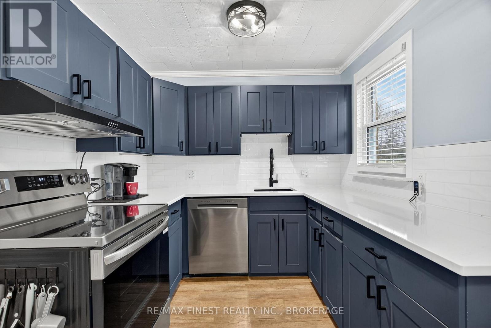 105 Salisbury Avenue, Brockville, Ontario  K6V 2T6 - Photo 3 - X12698816