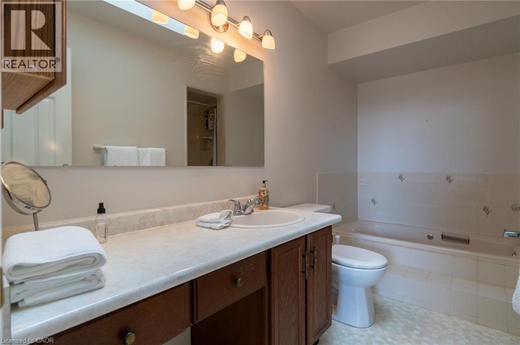 5255 Lakeshore Road Unit# 3, Burlington, Ontario  L7L 5X5 - Photo 35 - 40798840