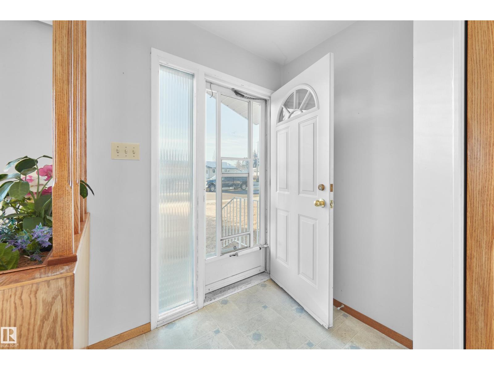 10512 54 Av Nw, Edmonton, Alberta  T6H 0T7 - Photo 3 - E4466954