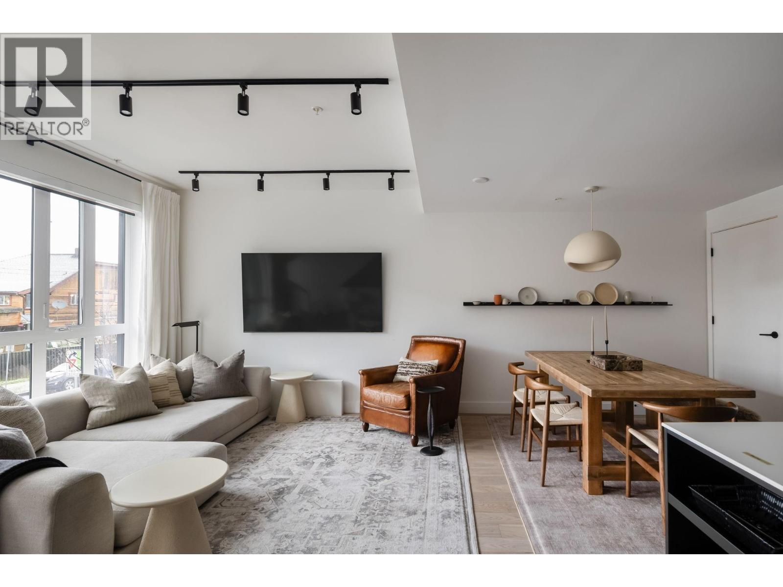 3914 DUMFRIES STREET, Vancouver, British Columbia