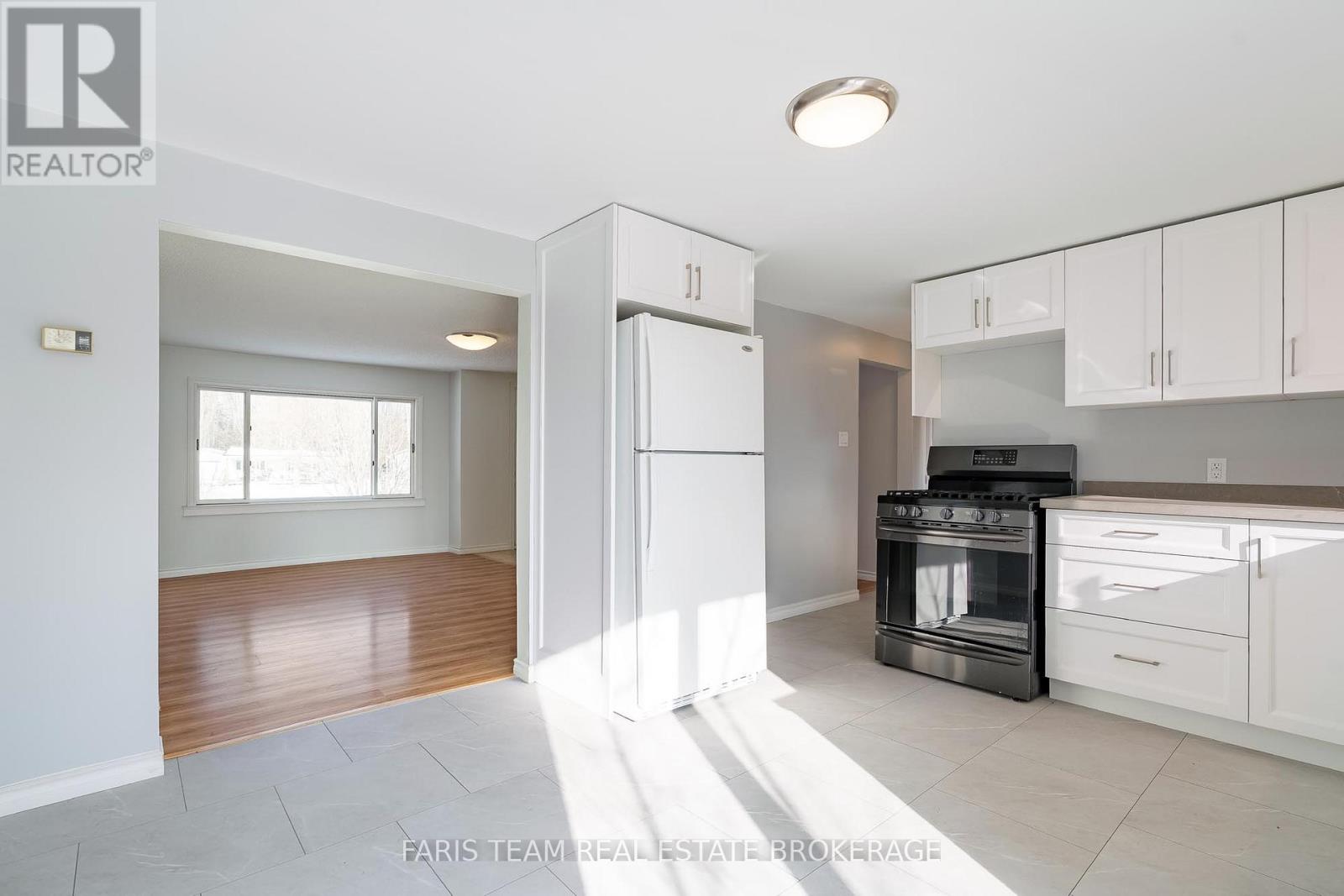 25 Ayling Reid Court, Wasaga Beach, Ontario  L9Z 2G5 - Photo 10 - S12691604