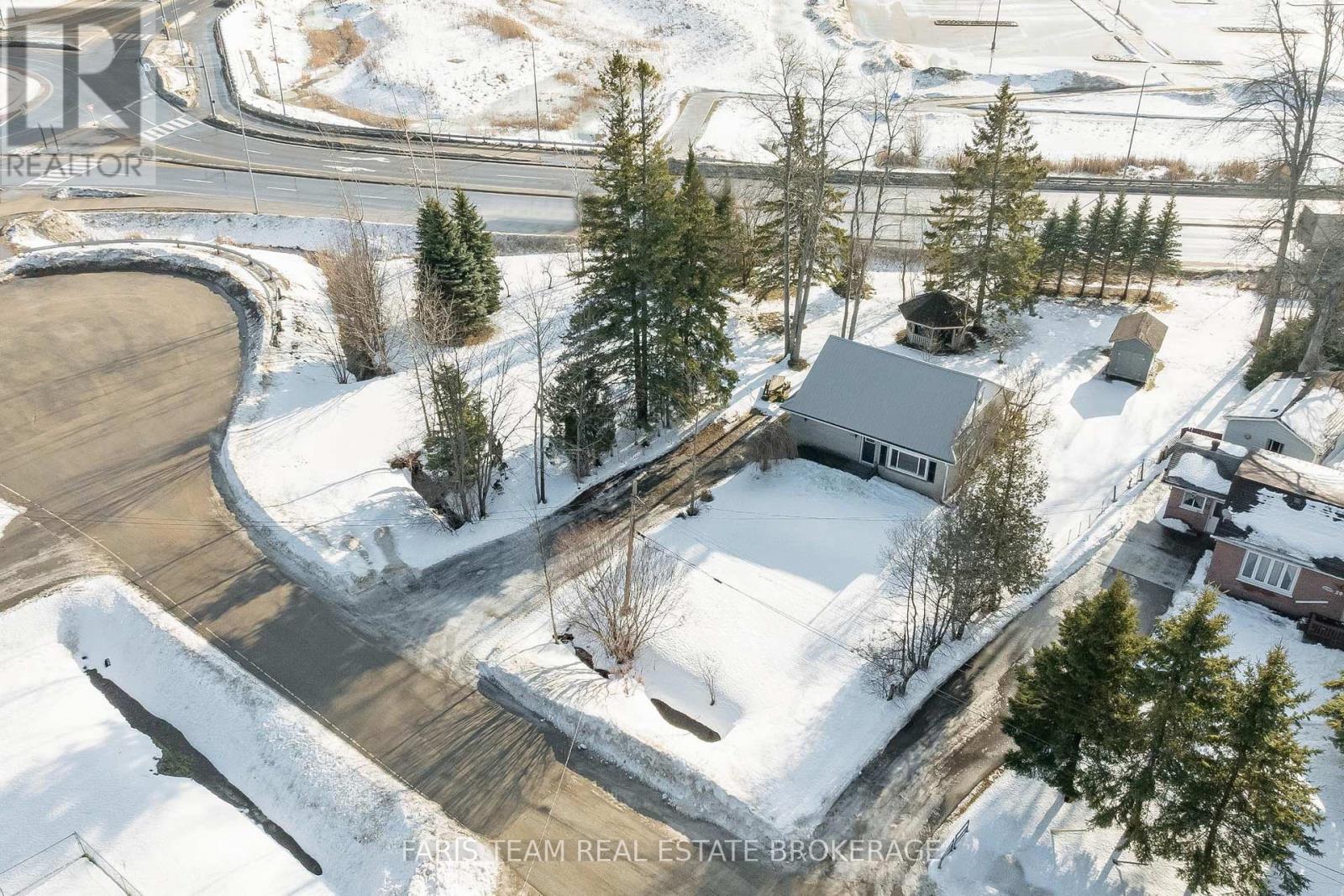 25 Ayling Reid Court, Wasaga Beach, Ontario  L9Z 2G5 - Photo 2 - S12691604