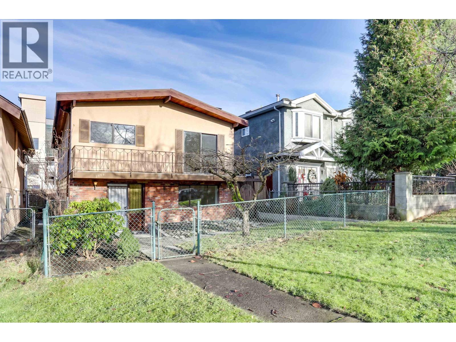 2579 E PENDER STREET, Vancouver, British Columbia