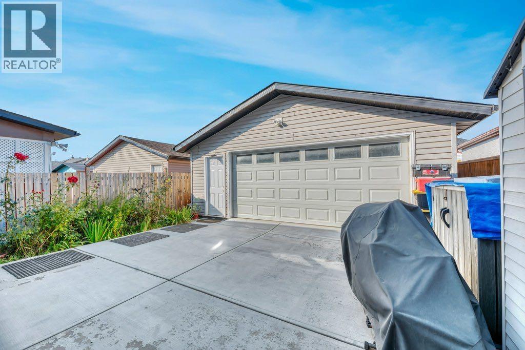 319 Saddlebrook Circle E, Calgary, Alberta  T3J 0J9 - Photo 36 - A2258515