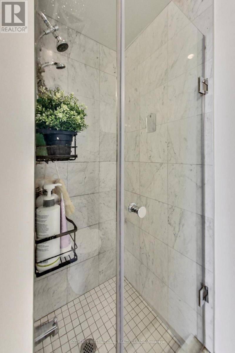 5504 - 8 The Esplanade, Toronto, Ontario  M5E 0A6 - Photo 22 - C12700238