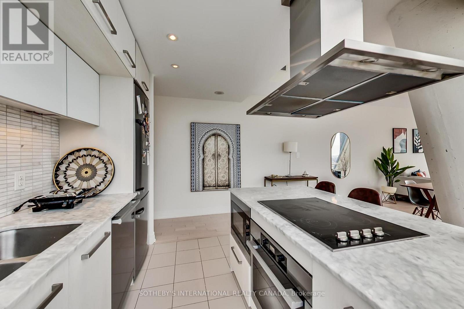 5504 - 8 The Esplanade, Toronto, Ontario  M5E 0A6 - Photo 8 - C12700238