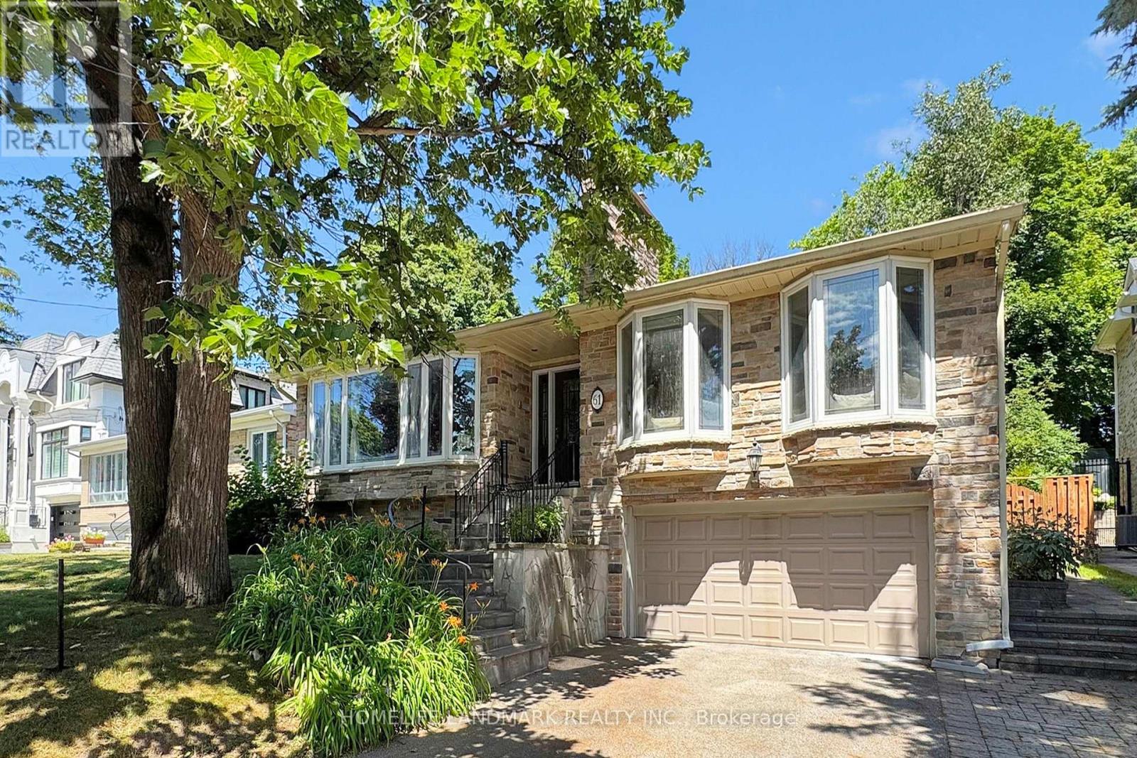 61 Whittaker Crescent, Toronto, Ontario  M2K 1K9 - Photo 2 - C12700256