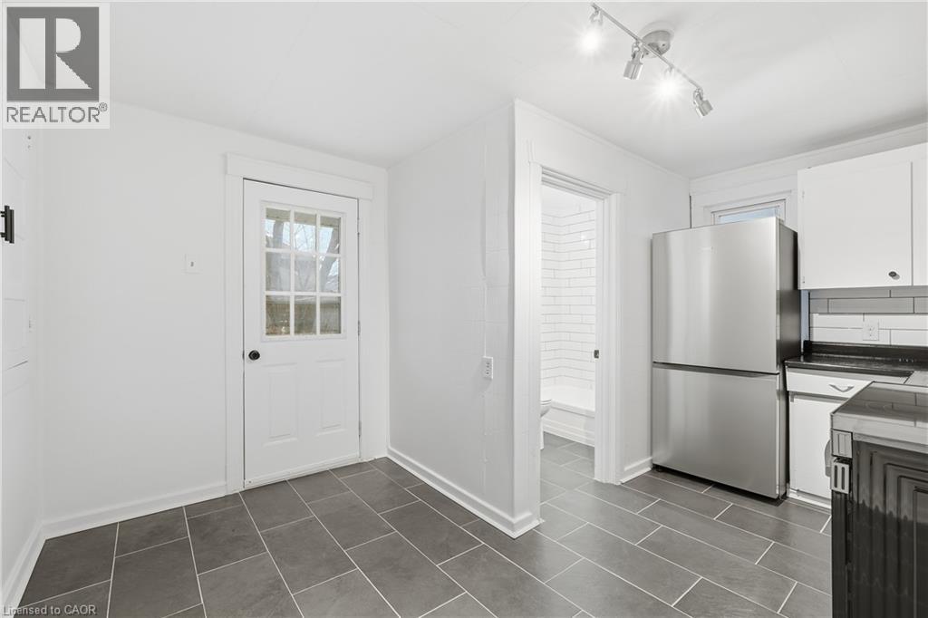 27 Albert Street, Welland, Ontario  L3B 4L1 - Photo 7 - 40798846